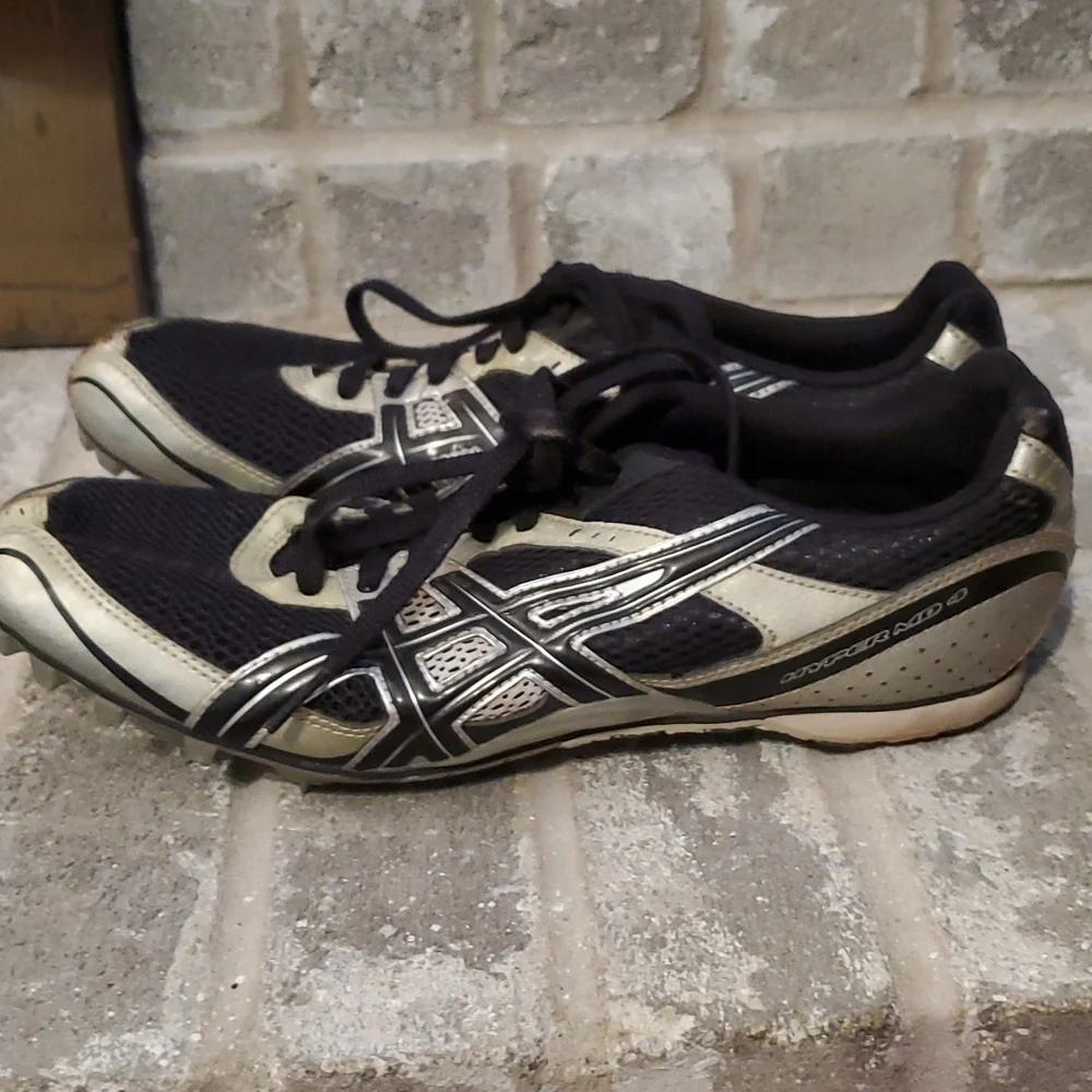 Asics shoes hyper MD 4 track shoes metal Spikes size 10.5 has flaws